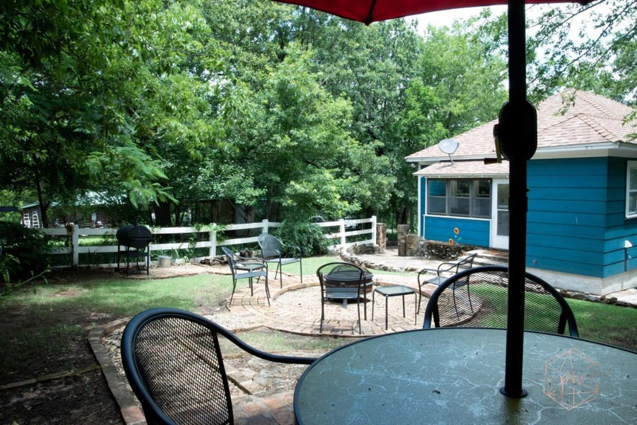 The Bluebird Cottage Style Cabin With Hot Tub Near Turner Falls And Casinos Davis Exterior photo